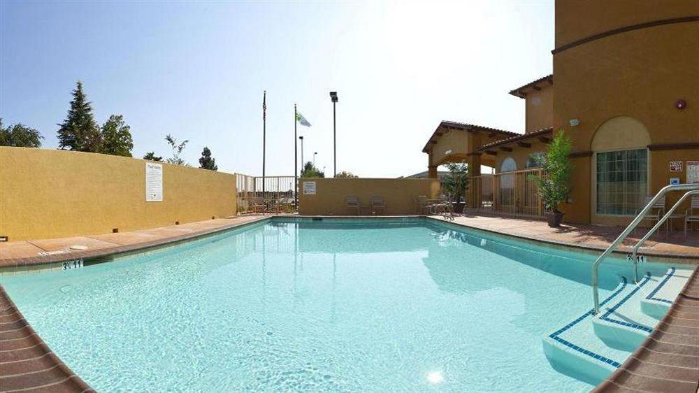 Holiday Inn Express Hotel & Suites Willows By Ihg Exteriör bild